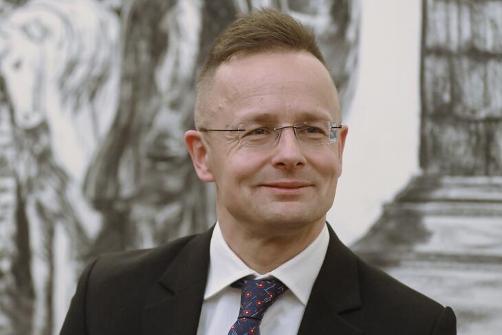 Kapott a fejére a nagykövet (is)