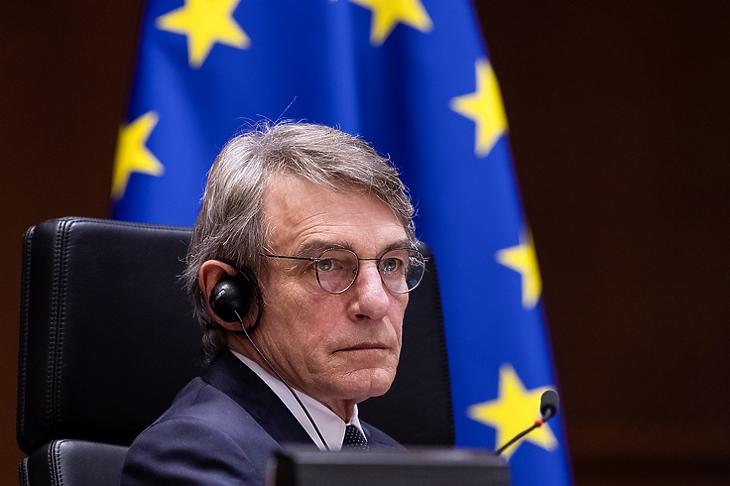 Átment a jogállamisági mechanizmus és a hétéves büdzsé: David Sassoli, az Európai Parlament elnöke a plenáris ülésen Brüsszelben 2020. december 16-án. EPA/JOHN THYS
