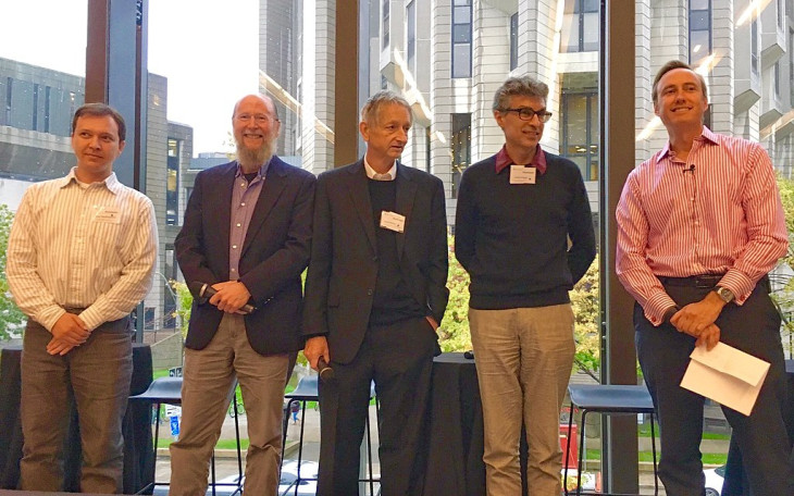 Russ Salakhutdinov, Rich Sutton, Geoff Hinton, Yoshua Bengio és Steve Jurvetson mesterséges intelligencia-kutatók (balról jobbra) egy panelbeszélgetésen 2016. október 27-én