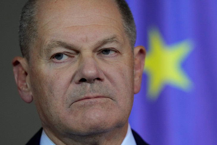 Nem finomkodott – Olaf Scholz  sajtóértekezlete közben a berlini kancellári hivatalban 2024. november 6-án 