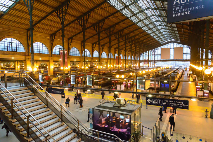 Bombariadó több francia iskolában és múzeumban