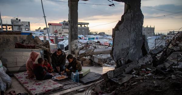 100 ezer embert telepít ki Izrael Rafahból – ez már a vég kezdete?