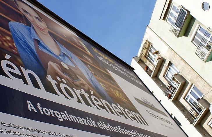 Már több mint 7 ezer milliárdnyi állampapíron ül a lakosság