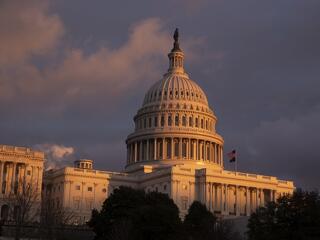 Őrült cirkusz gyengíti az amerikai demokráciát