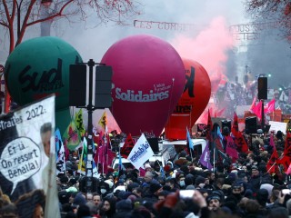 Tüntetéshullámot hozott a beharangozott nyugdíjreform – kiakadtak a franciák