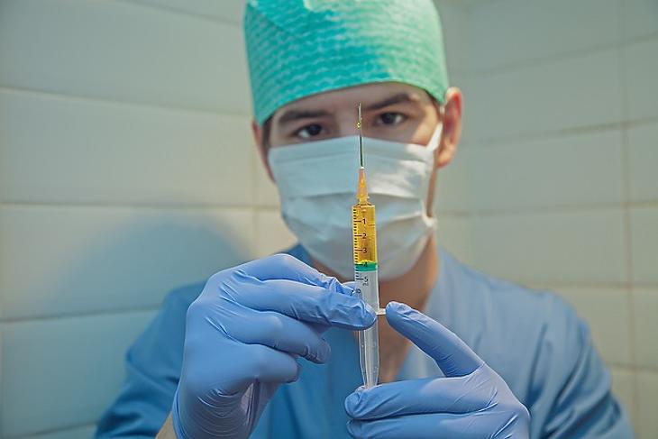 Védőoltással és járványügyi szűrővizsgálatokkal bővülhet a munkahelyi szolgáltatások köre. Fotó: Pixabay