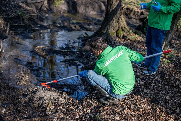 A Greenpeace szakemberei több mérgező vegyületből is messze a határértéket meghaladó koncentrációt mutattak ki