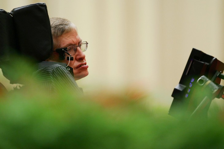 Stephen Hawking a bizonyítékok ellenére sem adta fel a reményt, hogy egyszer megvalósul az időutazás. Fotó: Depositphotos