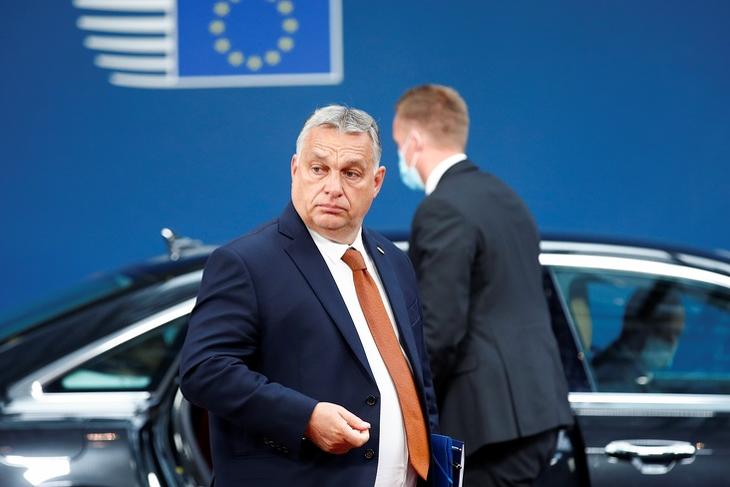 Orbán Viktor a tagállami és uniós vezetők találkozója után Brüsszelben 2021. október 22-én. EPA/JOHANNA GERON / POOL