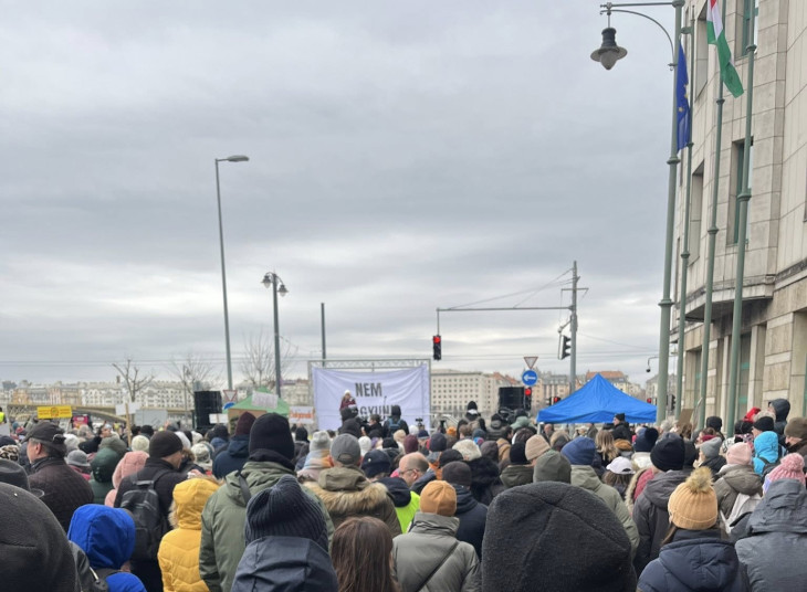 Ben téri tüntetés az akkumulátorgyár politika ellen