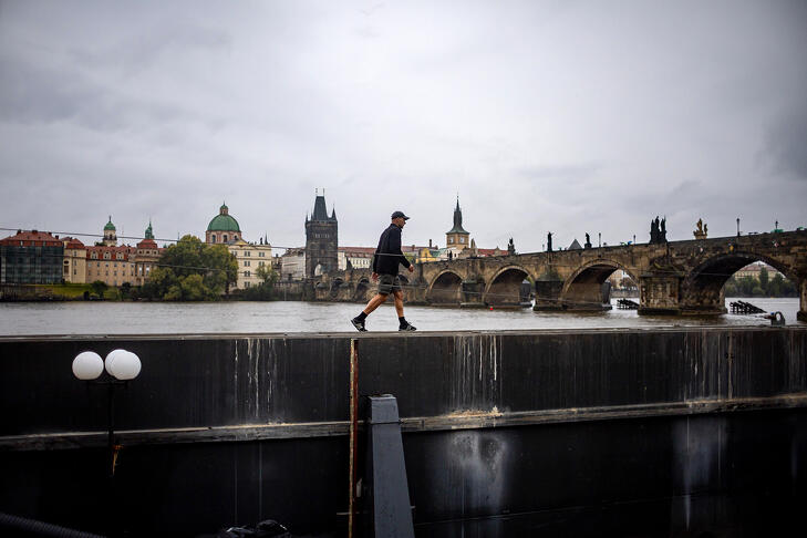 Prágában nem csak a vizes árnak kívánnak gátat vetni
