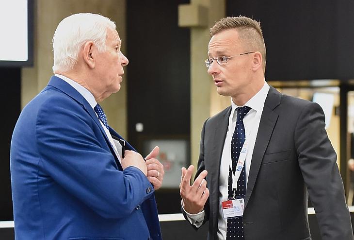 Szijjártó elárulta, miért barátkozik a kormány Kínával