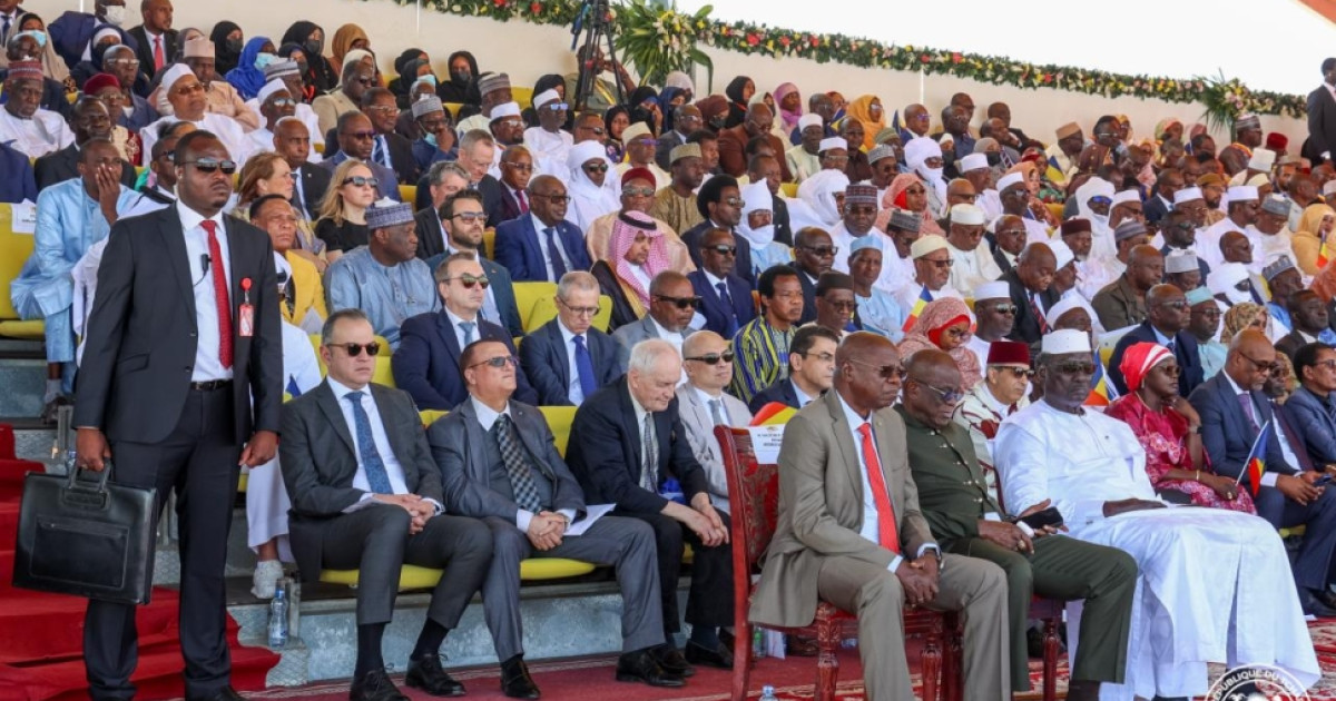 Csak nem a rejtélyes magyar katonai attasé vett részt a csádi ünnepségen?