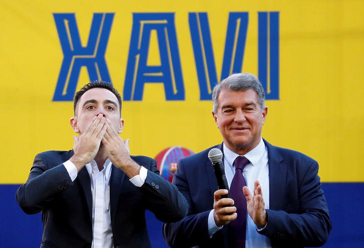 Béklyók között a Barcelona, Xavira gigászi munka vár