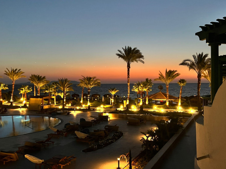 Sarm es-Sejk, tenger, pálmafák