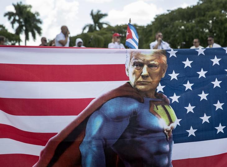 Donald Trump, a gazdasági Superman? Fotó: EPA/CRISTOBAL HERRERA-ULASHKEVICH