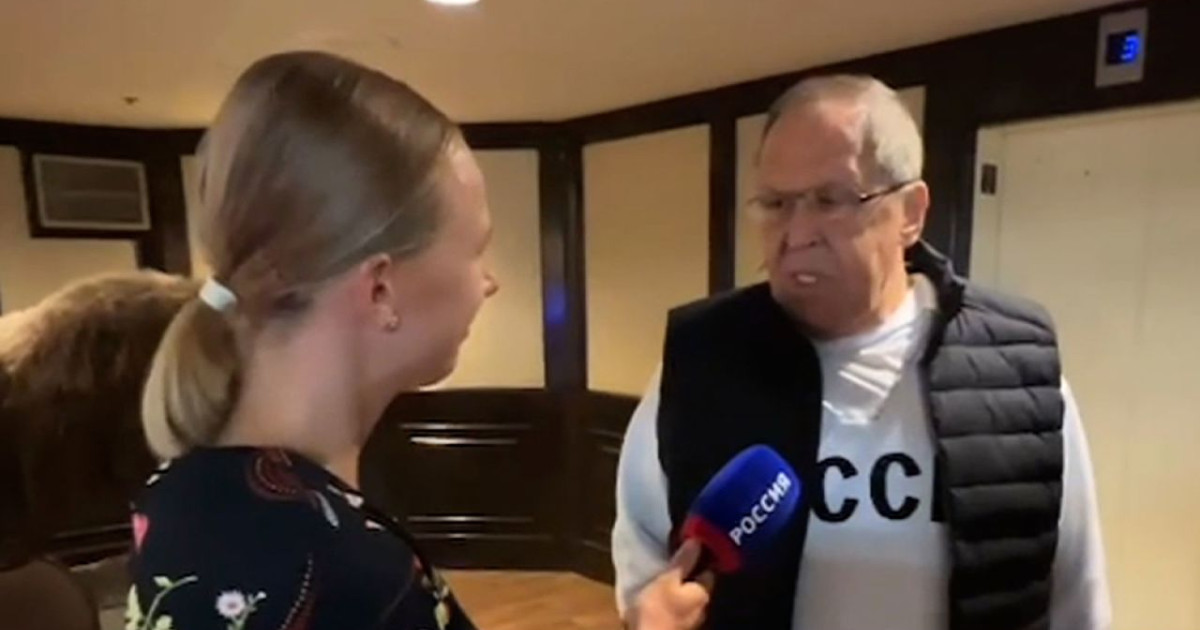 Szergej Lavrov szovjetuniós pulcsiban érkezett Alaszkába