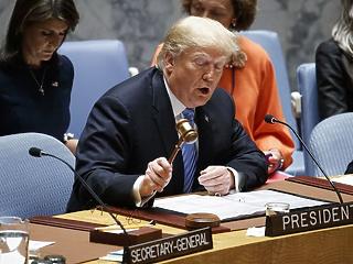 Trump túltett az ENSZ-ben a cipőcsapkodó Hruscsovon