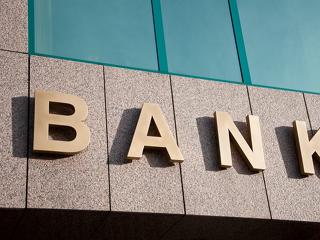 Az MNB után a bankok is elkezdték vagdosni a kamatokat