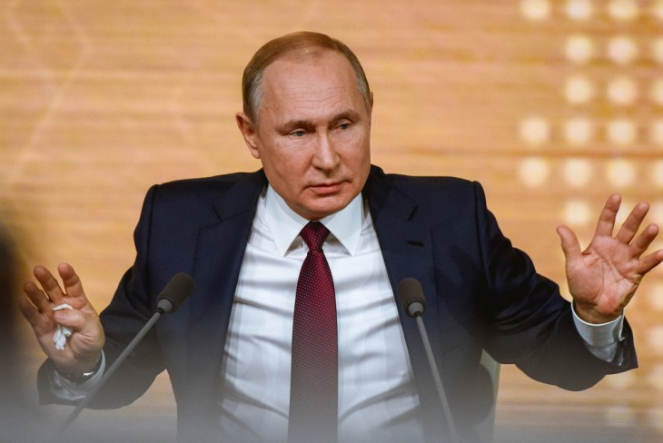 Putyin felteszi a kezét: szerinte nem Oroszország indította a háborút. Fotó: Depositphotos