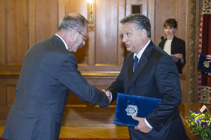 Demeter Ervin átveszi kormánymegbízotti kinevezését Orbán Viktor miniszterelnöktől - Fotó: Botár Gergely