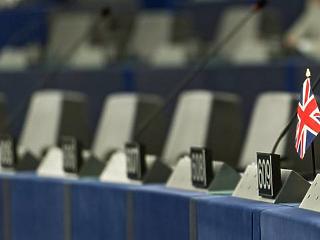 Mogorva brit képviselők az EP-ben: nem lehet sokáig halasztani a Brexitet 