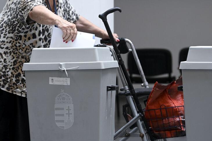 Csak az kap majd borítékot, aki külön kéri - tényleg bevezetnék ezzel a nyílt szavazást?