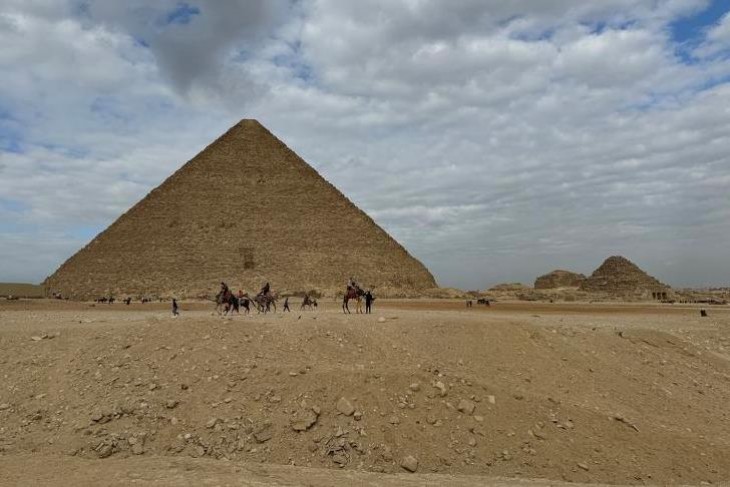 A piramisok továbbra is a legérdekesebb látványosságnak bizonyulnak a turistáknak. Fotó: Privátbankár.hu