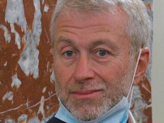 Ketyeg az óra Abramovicsnak: több mint 1100 milliárd forintos vagyon a tét