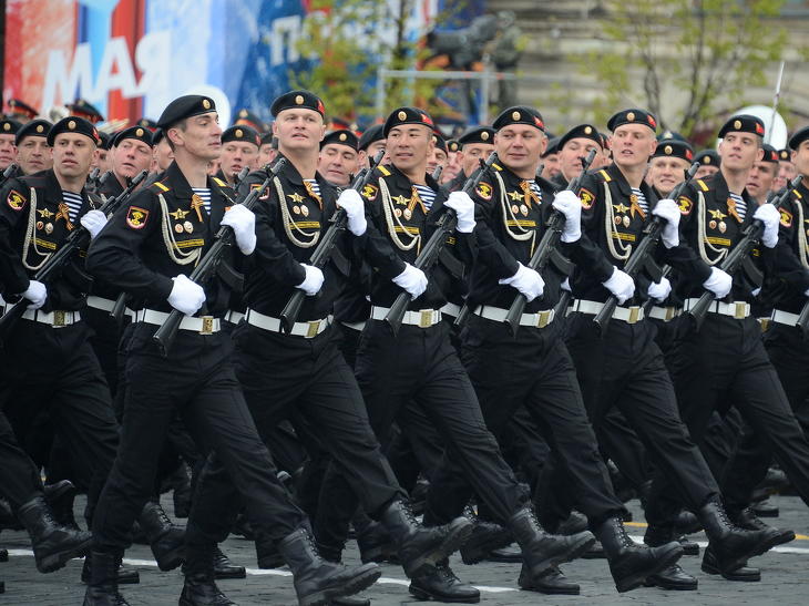 Orosz tengerészgyalogosok egy korábbi moszkvai parádén. Fotó: Depositphotos 