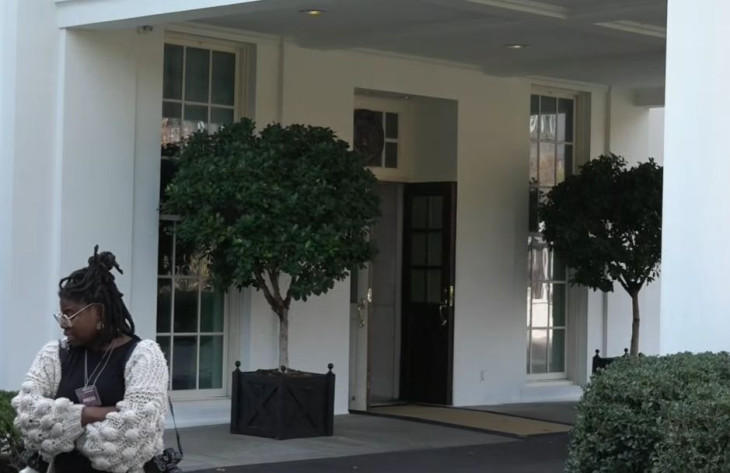 Sokáig csak a várakozó újságírókat lehetett látni