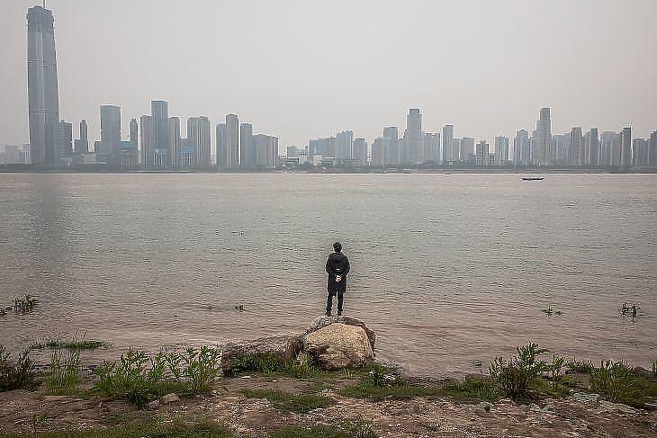 Pozitív karanténhatás:  kevesebben halnak meg, mert jobb lett a levegő