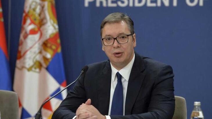 Aleksandar Vucic aláírta