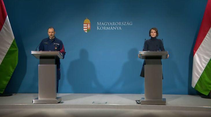 Az operatív törzs február 16-i sajtótájékoztatója. Forrás: M1 közvetítés / Facebook
