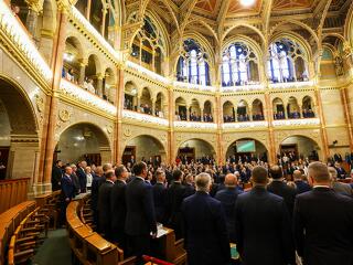Éjfélkor elköszönünk az Orbán-kormány egyik fő fegyverétől – a káoszt elkerülendő lépnek hatályba új törvények csütörtökön