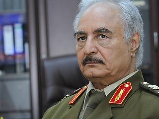Keménykezű tábornok tehet rendet Líbiában