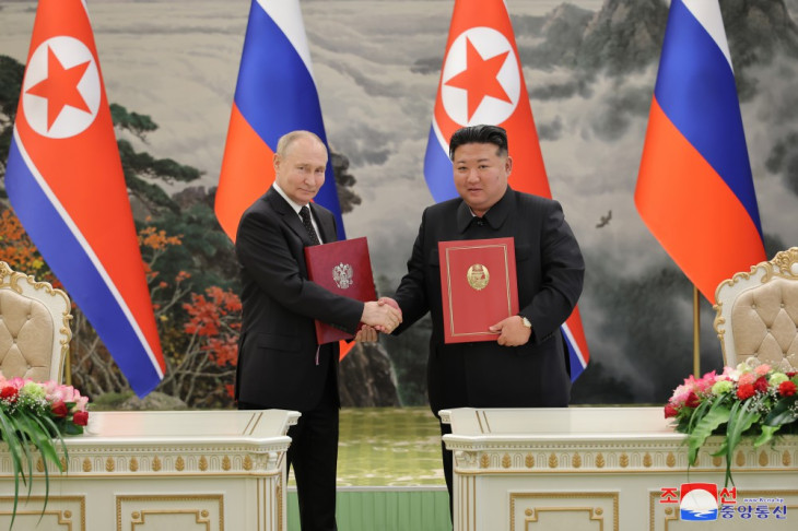 Vlagyimir Putyin orosz és Kim Dzsongun észak-koreai elnök jól megállapodott