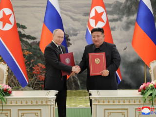 Vlagyimir Putyin orosz és Kim Dzsongun észak-koreai elnök jól megállapodott