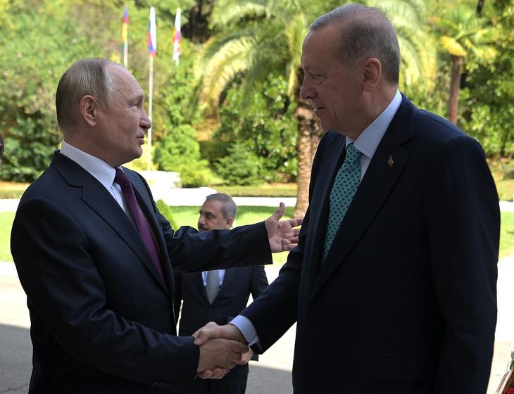 Vlagyimir Putyin és Recep Tayyip Erdogan. Fotó: EPA/ALEKSEY NIKOLSKYI/SPUTNIK/KREML 
