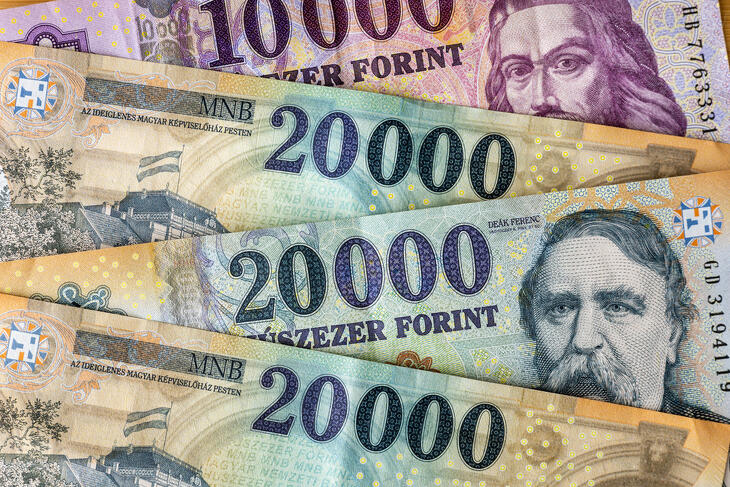 Már most óriási bajt okozott a gyengülő forint
