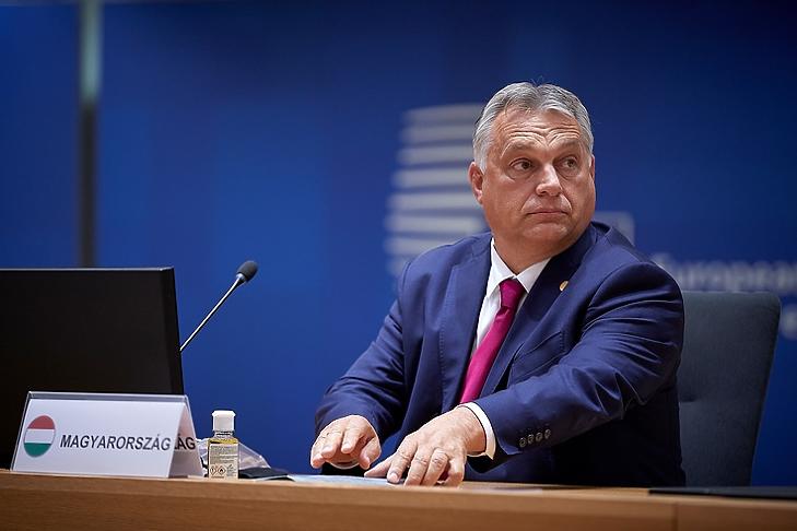 A 19-re húzott lapot - Orbán Viktor az EU-csúcson 2020. október elsején. (Fotó: Európai Tanács) 