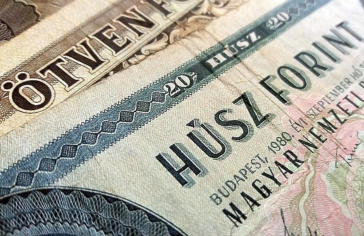 Megint csúcsdöntésre készül a BUX, gyengülget a forint