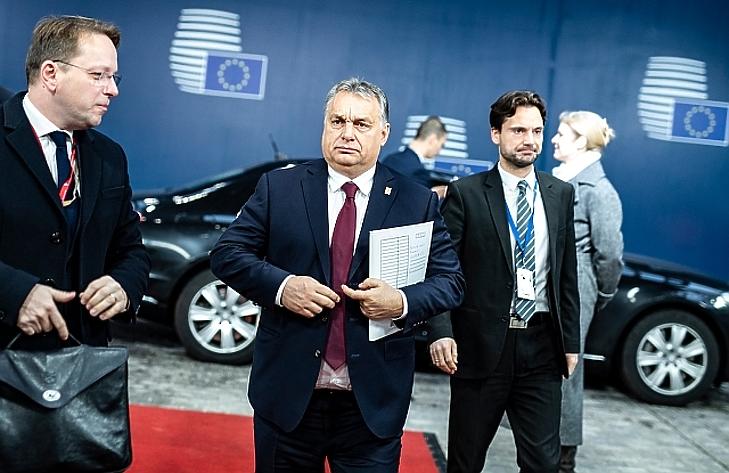 Ma délután dőlhet el Várhelyi sorsa az EP-ben