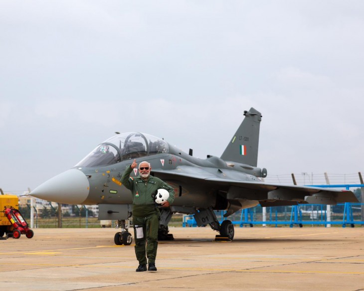 Narendra Modi indiai miniszterelnök nagy reményeket fűz az új vadászgéphez, a Tejashoz.