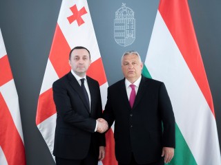 Orbán Viktor miniszterelnök fogadja Irakli Garibasvili georgiai kormányfőt a Karmelita kolostorban 2023. május 4-én. Fotó: MTI/Miniszterelnöki Sajtóiroda/Benko Vivien Cher