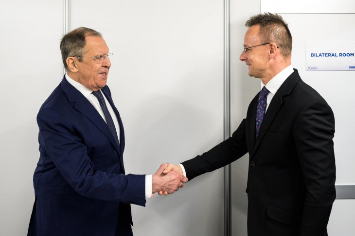 Szergej Lavrov orosz külügyminiszter és Szijjártó Péter  külgazdasági és külügyminiszter Szkopjében 2023. november 30-án. Fotó: Facebook/Szijjártó Péter 