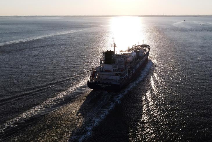 Ilyen LNG-szállító tankereket fogadnak majd Krk-nél.  Fotó: EPA/OLIVIER HOSLET