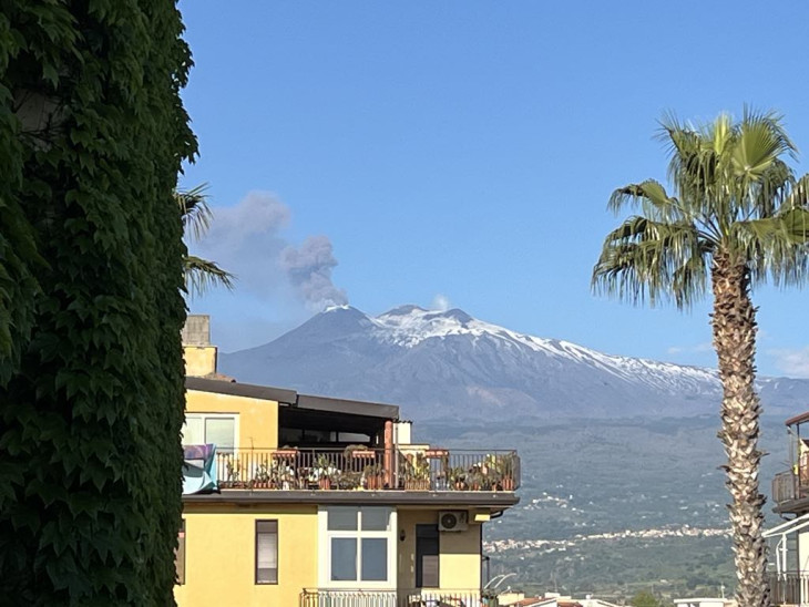 Füstölög az Etna, de a repülőteret nem kell lezárni