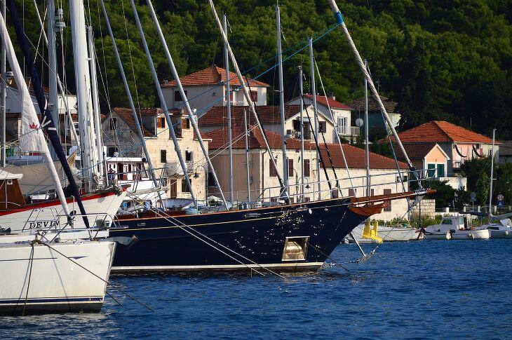 Az éj leple alatt áraszthatják el Horvátországot a lengyel turisták