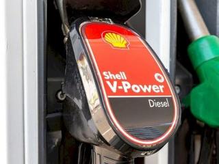 Könnyít a kormány a benzinkutasok nehézségein
